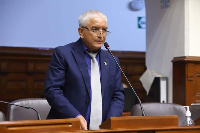 Héctor Acuña sobre Maricarmen Alva: “Está equivocada. No revisa las encuestas, no ve televisión”