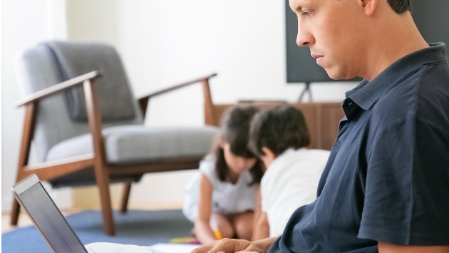 ¿Cómo conciliar el teletrabajo y la vida de padres?