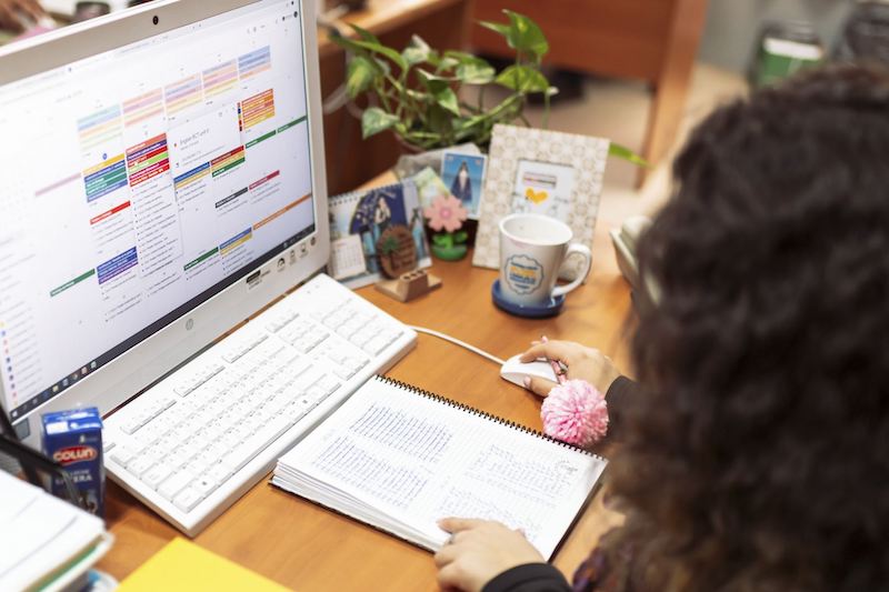 ¿Cómo elegir y aprovechar al máximo las clases a distancia de un MBA?