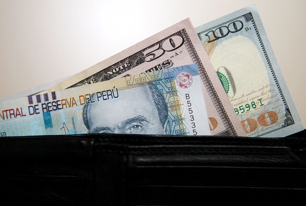 ¿Debo prestarle dinero a un amigo?