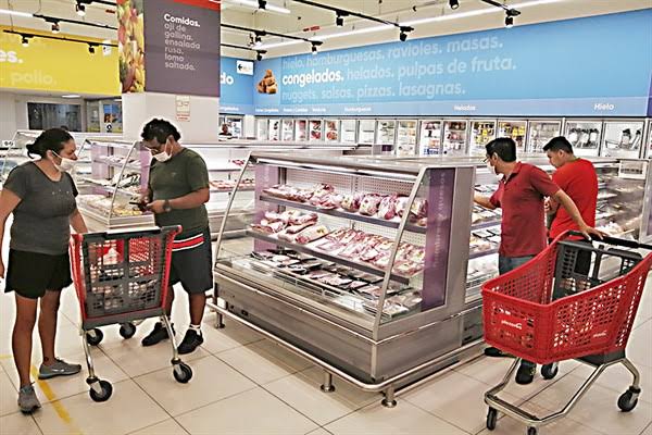 Consumidor: alza de precios lo ha vuelto más cauteloso y planificador