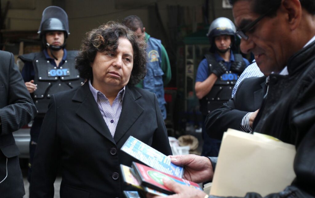 Susel Paredes sobre los ambulantes: “La ley dice ‘decomiso’, ‘retención’, y yo lo hago”